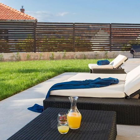 Villa Salt - 10 People, Heated Pool, Trogir, Near Beach & Split Airport Екстериор снимка