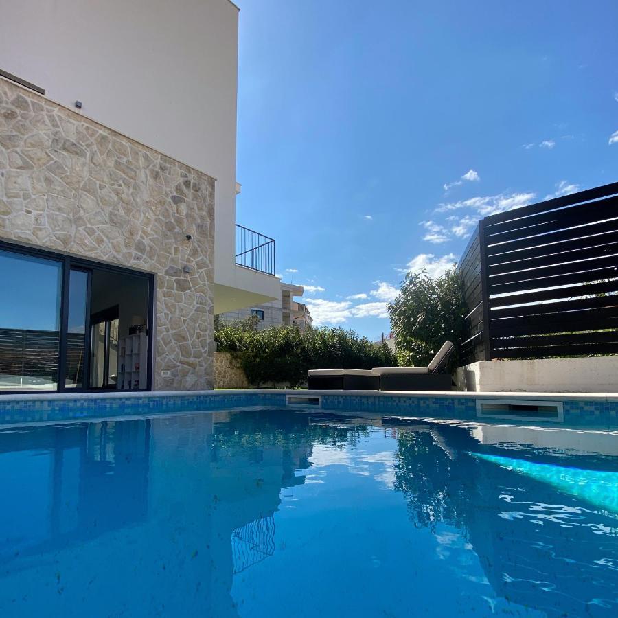 Villa Salt - 10 People, Heated Pool, Trogir, Near Beach & Split Airport Екстериор снимка