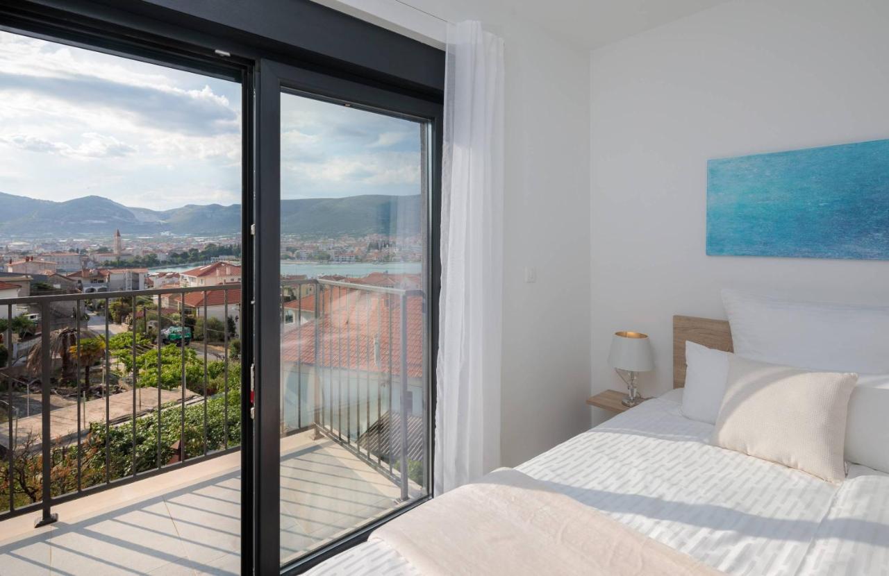 Villa Salt - 10 People, Heated Pool, Trogir, Near Beach & Split Airport Екстериор снимка