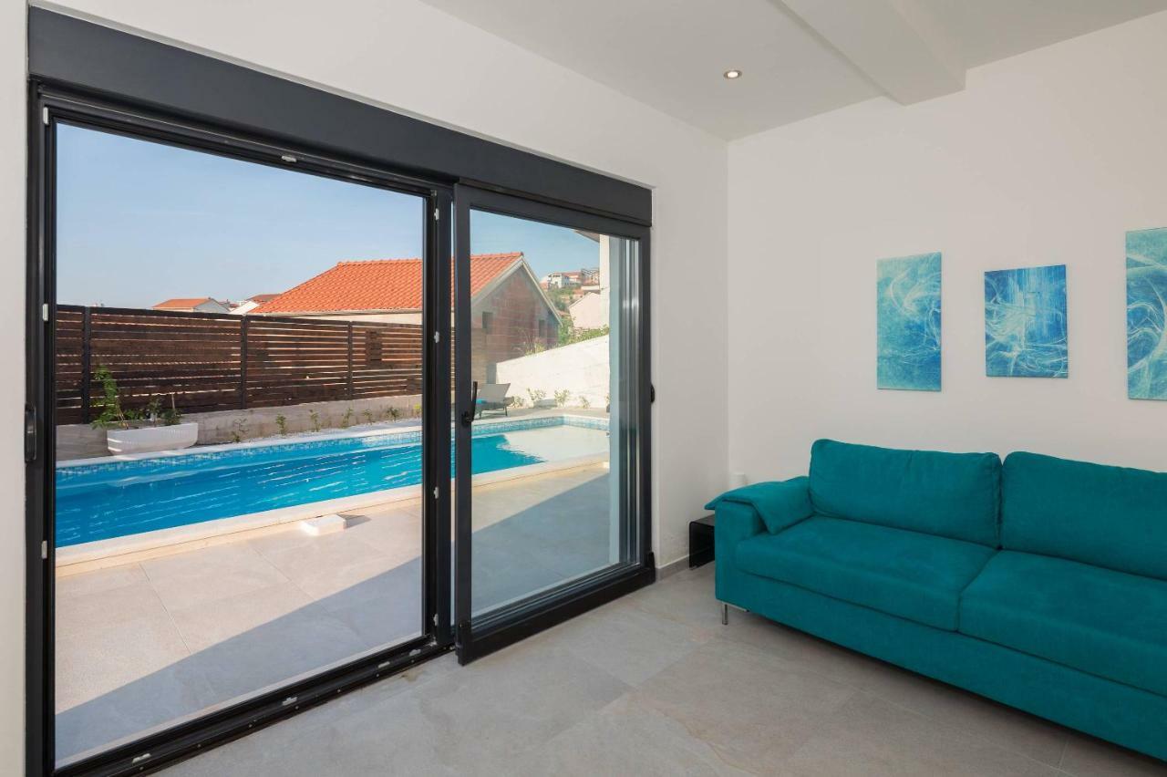 Villa Salt - 10 People, Heated Pool, Trogir, Near Beach & Split Airport Екстериор снимка